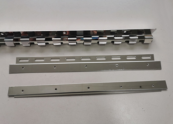 Métal à crochet de rails de suspension emboutissant des pièces pour des rideaux en bande de PVC 1.5m